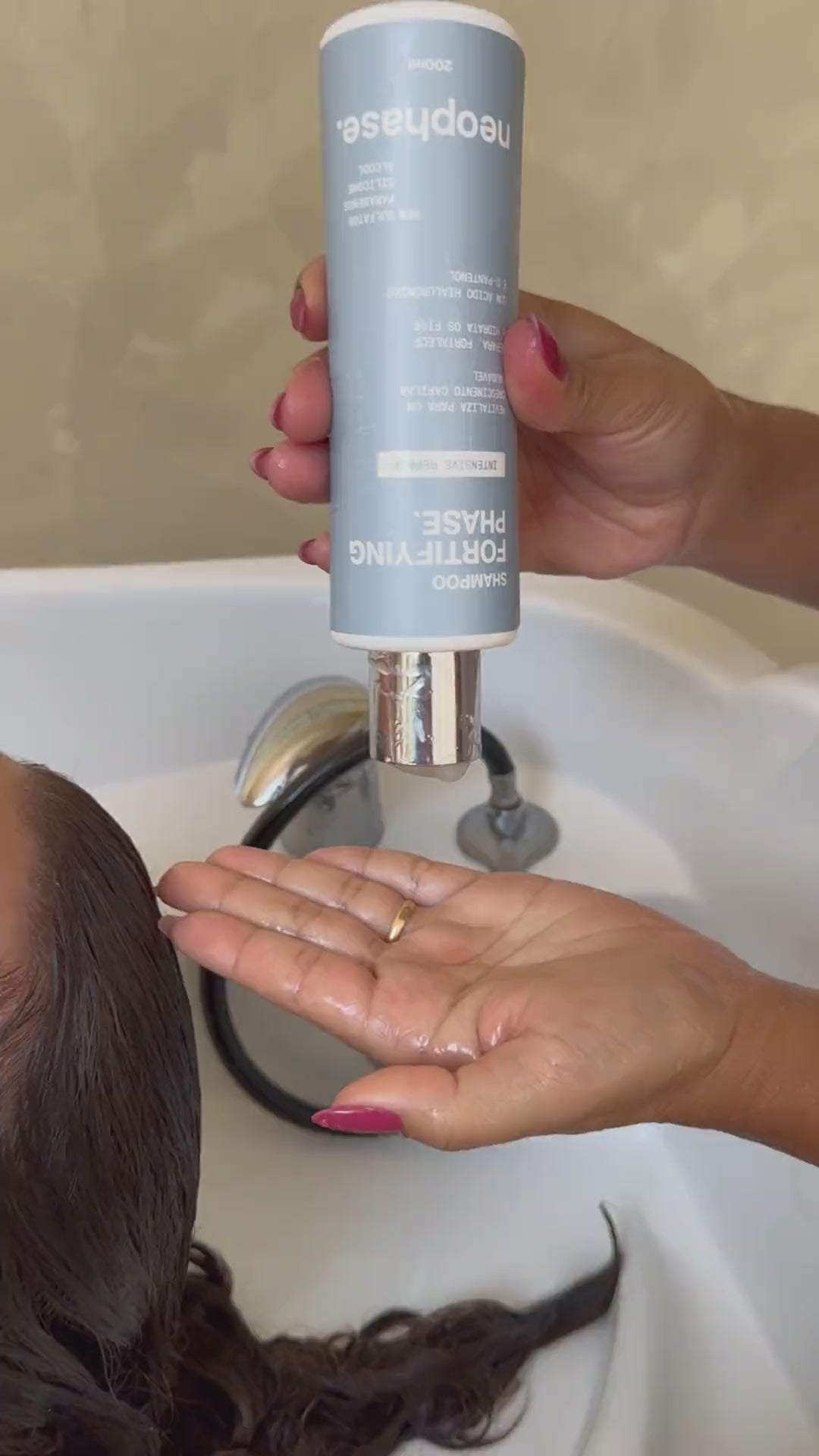 Lavagem com o Shampoo Fortifying Phase